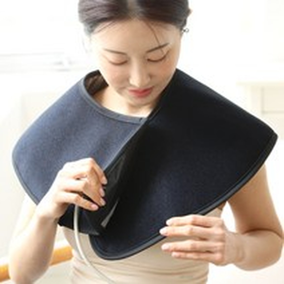 테슬테즐 전기 온열 어깨 찜질기 사용해 보니 뭉친 어깨에 딱이었어요