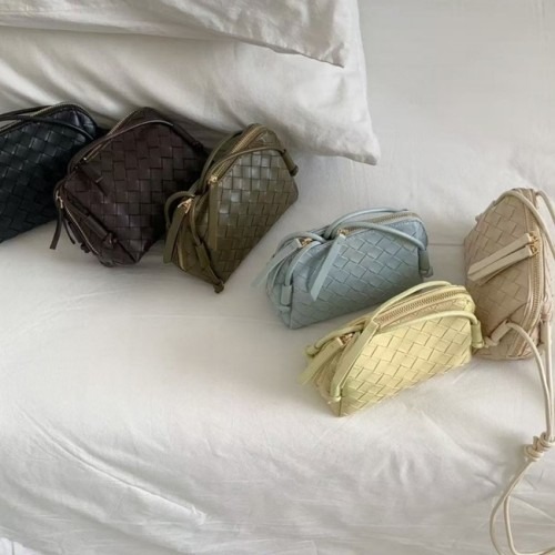 스퀘어 가죽 메쉬 위빙 미니 크로스백 | 데일리 여행에 최적화된 핸드폰 가방