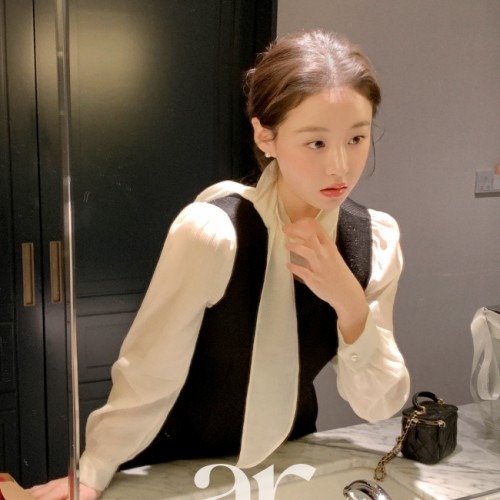 펄 타이 리본 반하이넥 블라우스, 우아한 매력이 돋보이는 스타일