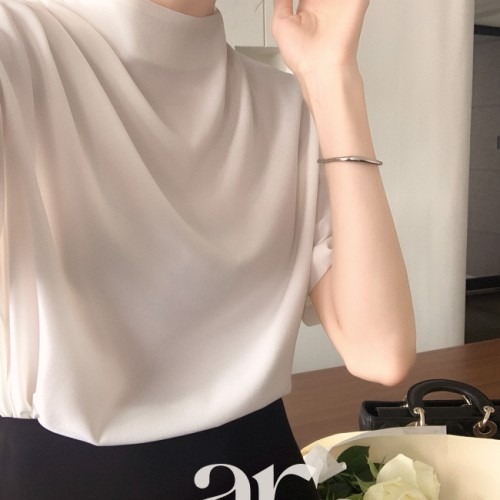 하이넥 드레이프 블라우스 실용성과 편안함