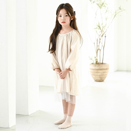 멜로우 샤 원피스 여아 아동 아이보리 기본핏으로 봄과 가을에 적합한 스타일