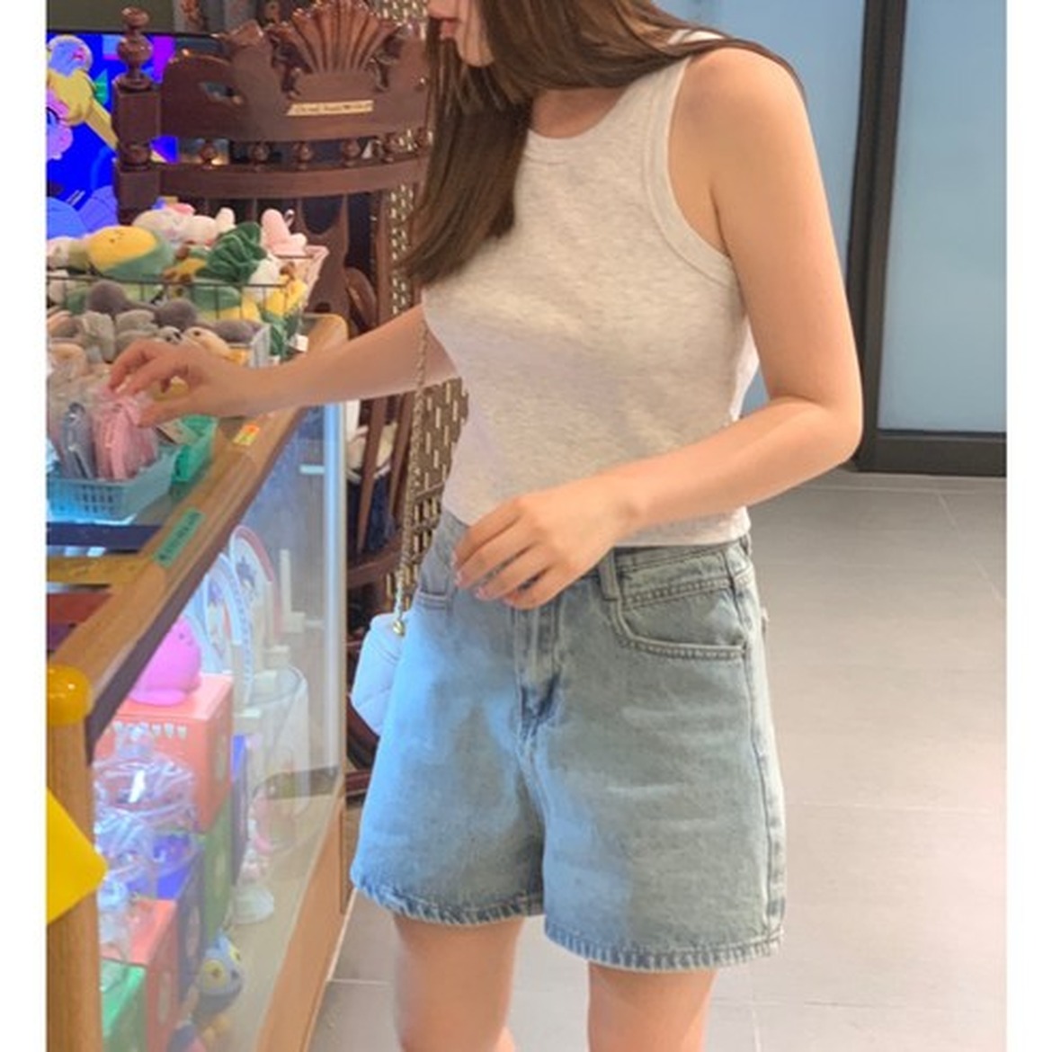 디온 골지 크롭 나시, 스타일을 완성하는 세련된 아이템