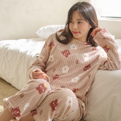 따뜻하고 편안한 수면을 위한 극세사 피치 밍크융털 잠옷 선택 시 확인할 점