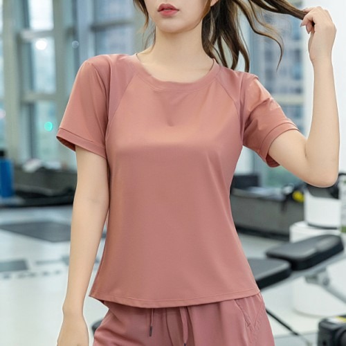 운동 중 쾌적함을 위한 여성 피트니스 반팔 티셔츠 선택 시 확인 포인트