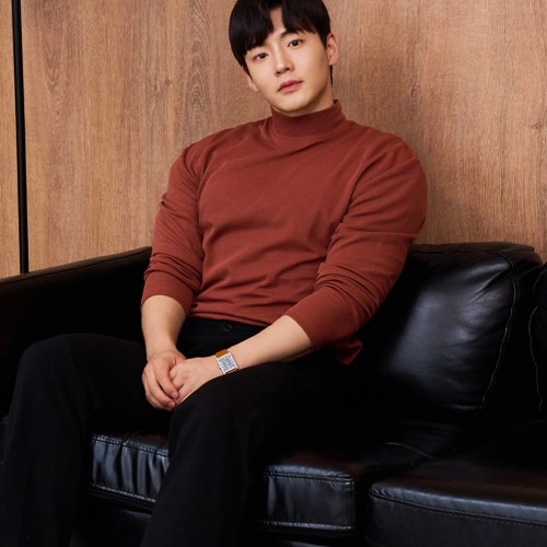 어깨 넓어 보이는 남자 목티 선택 시 확인해야 할 포인트