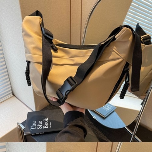 초경량 크로스백, 학원과 데일리로 적합한 선택 포인트