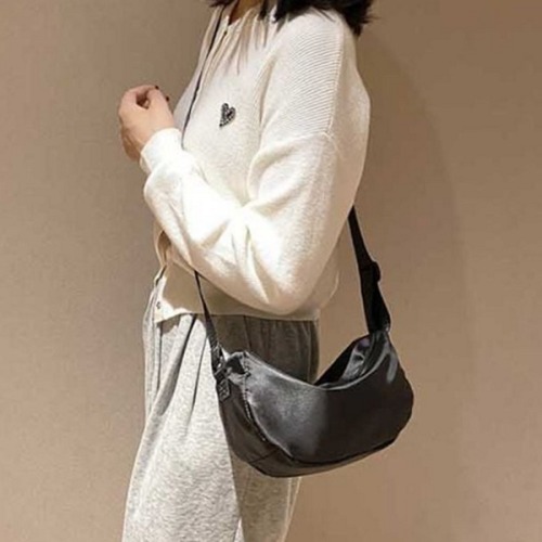 데일리 백 선택 시 고려해야 할 포인트와 반달 새들 크로스 백 특징