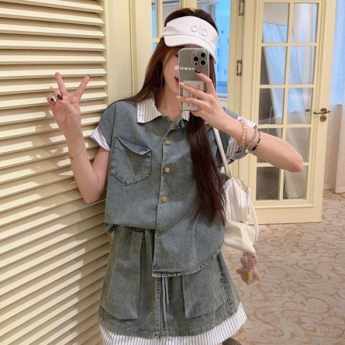 봄 여름 데일리룩에 적합한 데님 조끼와 미니스커트 코디 방법