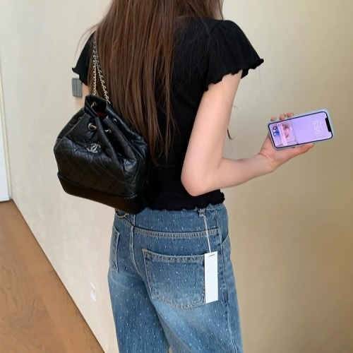 여름 티셔츠 선택 시 확인해야 할 사항과 러블리 프릴 브이넥의 매력