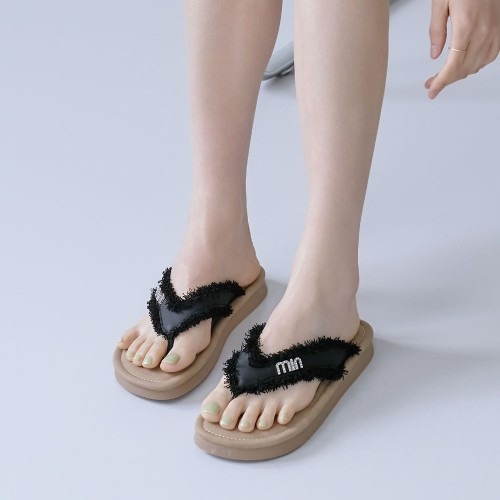 여름 비치에서 편안한 착용감을 원한다면, 에스유니 발편한 프린지 테슬 쪼리 슬리퍼 확인해 보세요