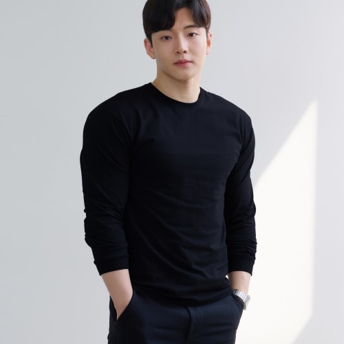 남자 머슬핏 긴팔 라운드 티셔츠 구매 전 확인해야 할 포인트